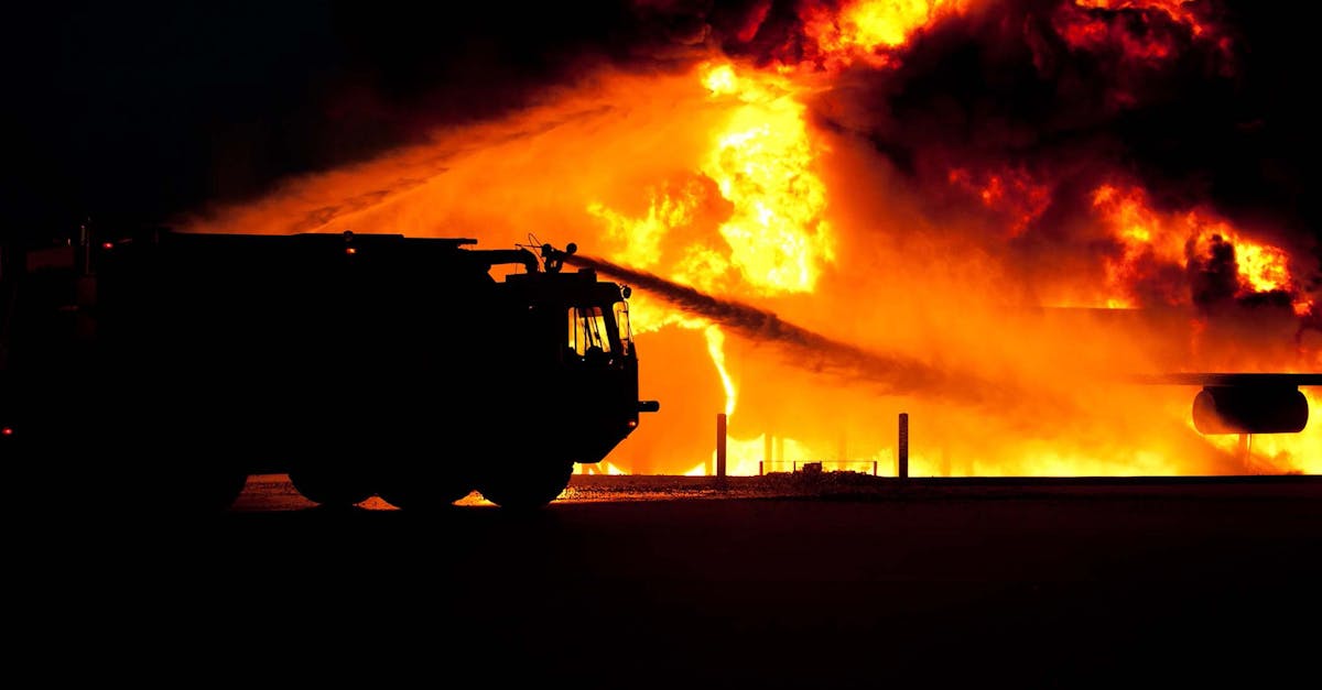 تفاصيل صادمة: من أشعل النار في حافلة جماهير برشلونة قبل مواجهة كلوب بروج؟